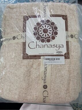 NWT Chanasya Chenille Fringe Throw Blanket - Cream 50”x65”